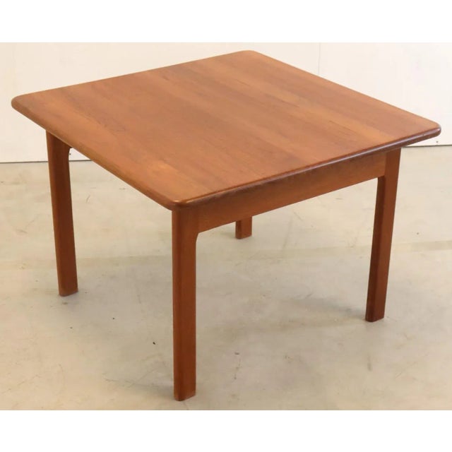 Very refined Danish coffee table for the real nice tasters! This is a coffee table with beautiful rounded sides and a very...