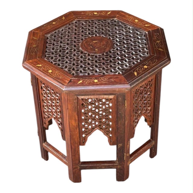 Anglo-Indian side table, circa 1890, detachable, octagonal in shape, and crafted from mahogany. The tabletop features an...