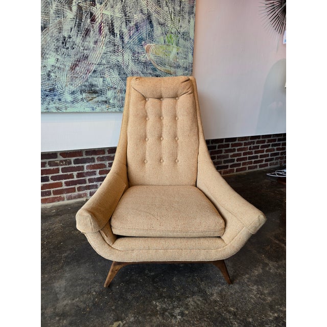 Tufted button highback chair in great original vintage condition. Tge original Wool blend fabric is in good condition with...