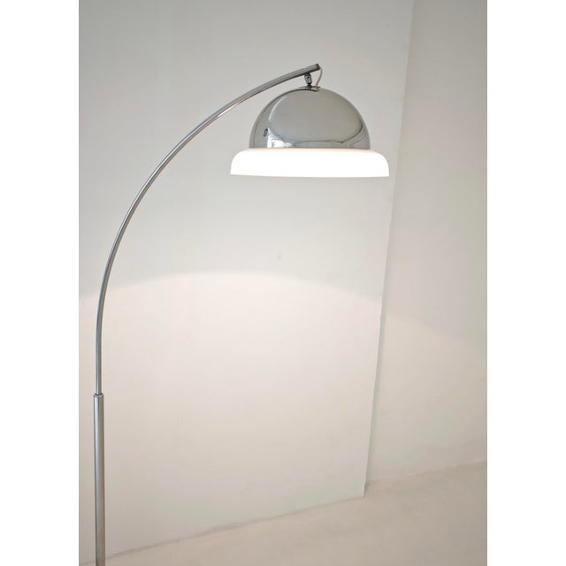 Mid-Century Modern Italian Chromed Brass and Acrylic Glass Arch Floor Lamp, 1970s For Sale - Image 11 of 18