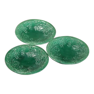 19th Century English Majolica Wall Plates With Vine and Grape Motifs- Set of 3