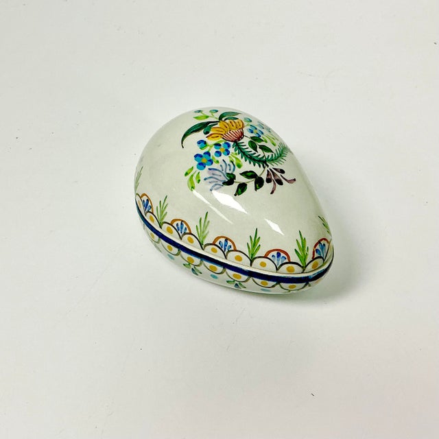 1950s Vintage Mediterranean Portuguese Art Nouveau Porcelain Egg Trinket Box - Easter For Sale - Image 11 of 16
