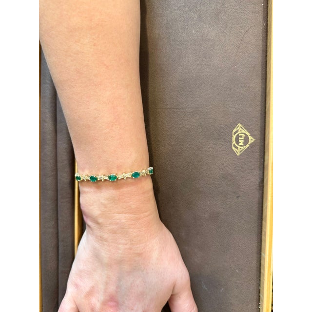 5 Carat Emerald Tennis Bracelet 14 Karat Yellow Gold, 6.5 Inch For Sale - Image 12 of 18