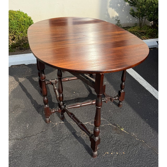 Late 20th Century Antique Elite Furniture Co Mahogany Gate Leg Drop Leaf Expandable Table For Sale - Image 5 of 16