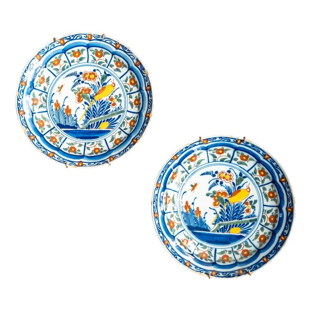 18th Century Pair of Dutch Delf Faience Polychrome Plates With Bird and Flowers For Sale
