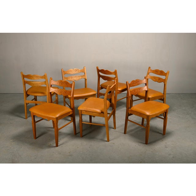 Razorblade Style Dining Chairs in Oak and Leather by Henning Kjærnulf, Denmark, 1960s, Set of 7 For Sale - Image 11 of 18