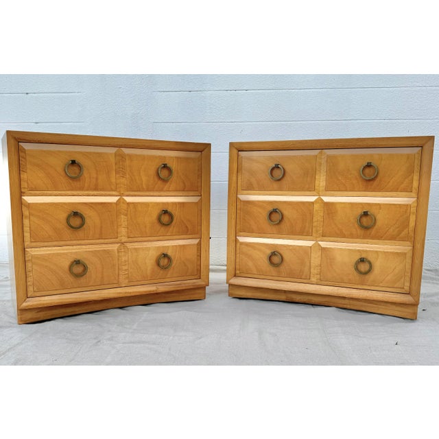 t.h. Robsjohn-Gibbings Widdicomb Pair of Bedside Tables / Chests For Sale - Image 10 of 10