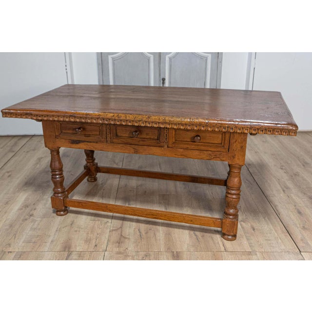 Tuscan 1790s Walnut Refectory Table with Carved Scoop Motifs and Turned Legs For Sale In Atlanta - Image 6 of 18