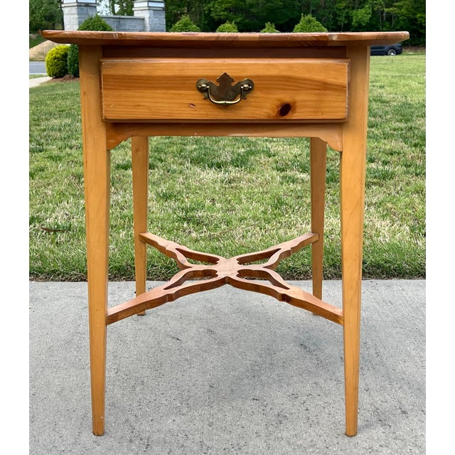 Thomasville Replicas Porringer top side table. Rectangular surface with distinctively scalloped, shaped edges. One central...