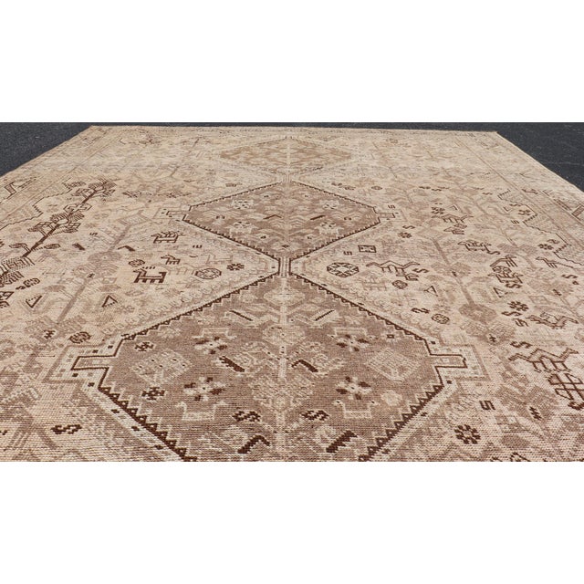 Tan Persian Shiraz Rug With Vertical Sub-Geometric Medallions in Earth Tones For Sale - Image 8 of 15