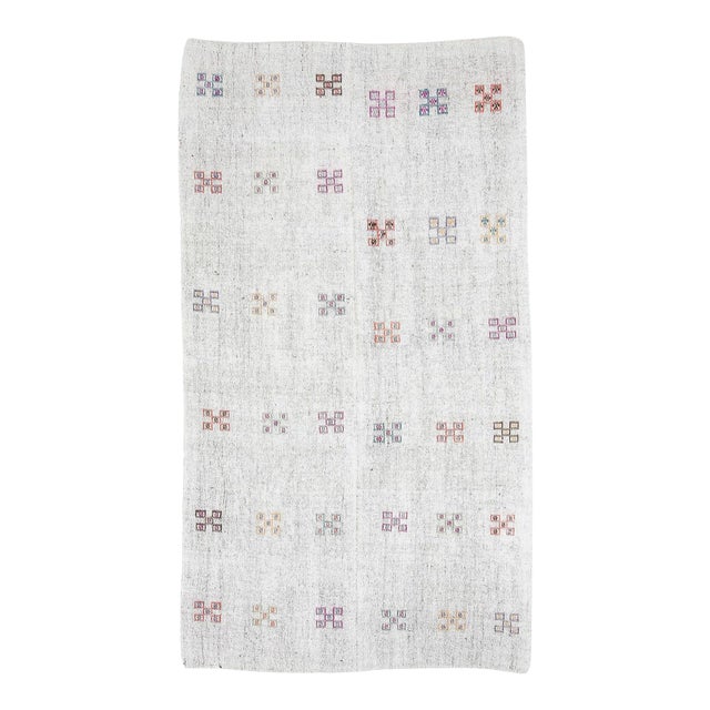 Vintage Light Gray Embroidered Kilim Rug For Sale