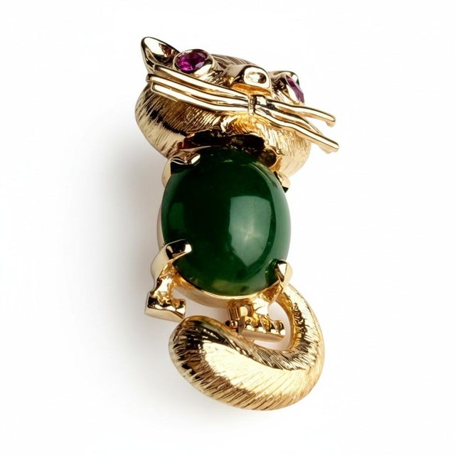 Vintage 14k Gold, Spinach Jade and Ruby Cat Brooch For Sale - Image 9 of 11
