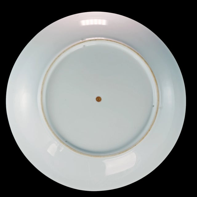 Japanese Showa Polychrome Porcelain Charger of Geisha 1930’s For Sale In Phoenix - Image 6 of 7