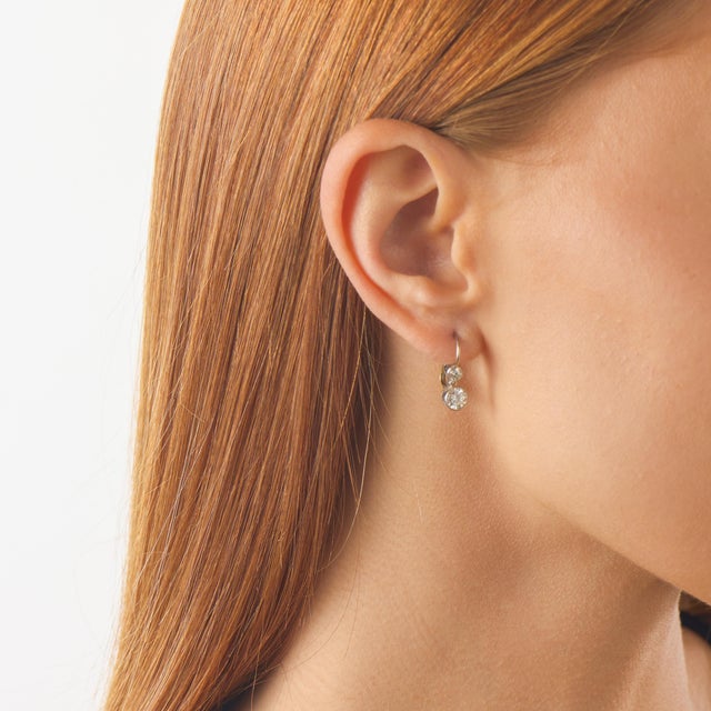 1910s Pair of Edwardian Style Diamond 18k Yellow Gold Drop Earrings For Sale - Image 4 of 5