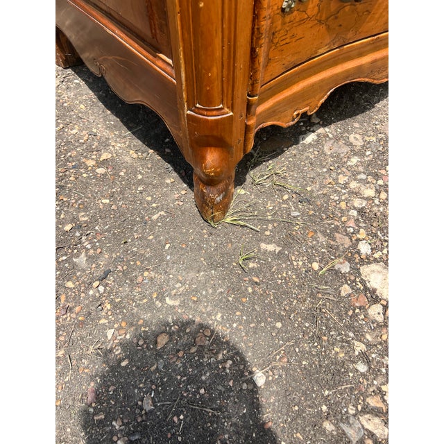 French 18th Century Louis XV Provincial Walnut Chest of Drawers or Commode For Sale - Image 4 of 12