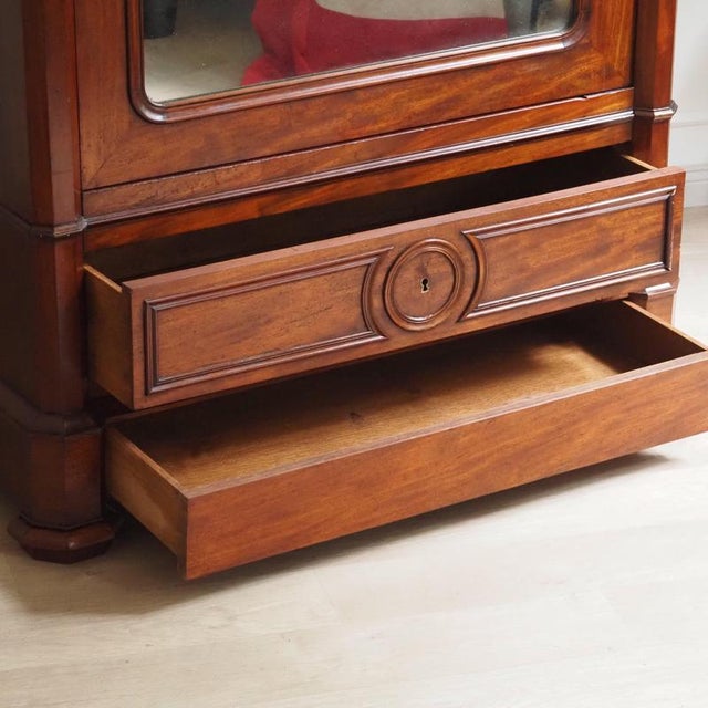 Louis-Philippe Mirrored Cabinet in Walnut, 1860 For Sale - Image 4 of 18