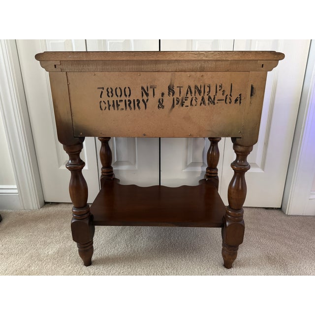 Vintage Early American Kent Coffey Carriage Trade Nightstand Cherry & Pecan "64" For Sale - Image 14 of 16