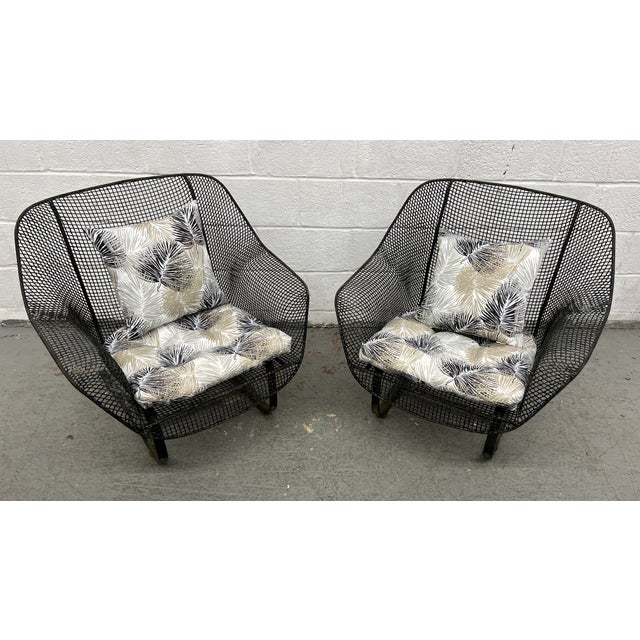 Mid-Century Modern Pair of Vintage Mesh Spring Lounge Chairs Attributed to Russell Woodard For Sale - Image 3 of 16
