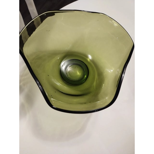 Glass 1970s Anchor Hocking Advoco Green Glass Ruffled Edge Bowl For Sale - Image 7 of 9
