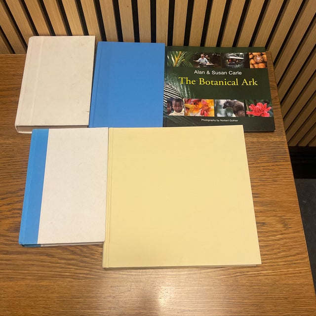 Set of 5 Coastal Blue & Cream Book Stack With Nantucket & Garden Themes — Curated Decorative Book Vignette For Sale In Nantucket - Image 6 of 7