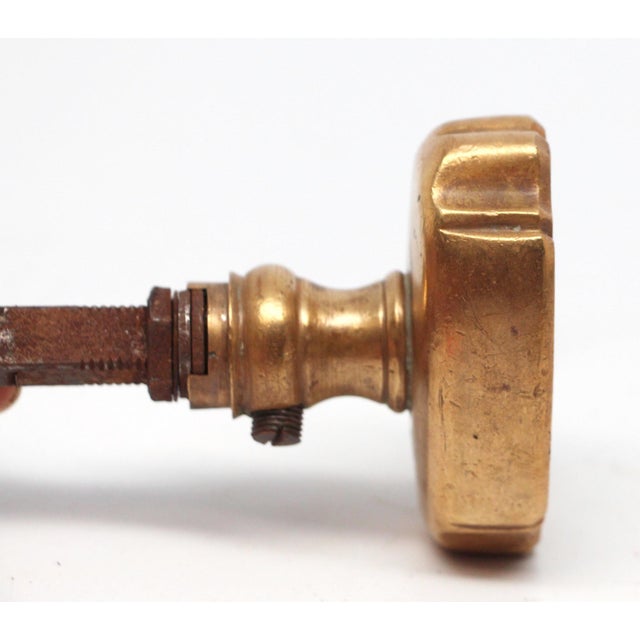 This oval knob was made by Norwalk in the 1930 catalog. It is part of the P-73130 group. This style was once used in the...