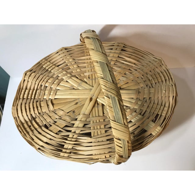 Mexican Vintage Oval Wicker Basket With Lid and Handle - Made in Mexico For Sale - Image 3 of 11