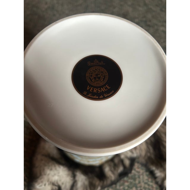 Elegant Versace Vase – Timeless Luxury for $900 Add a touch of sophisticated glamour to your home or office with this...