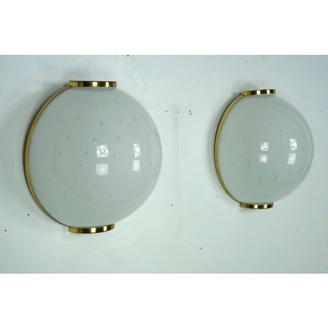 Mid-Century Modern Large Round Murano Bullicante Glass Sconces with Brass, Italy, 1970s, Set of 2 For Sale - Image 3 of 13