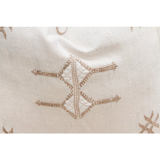 Textile Wadi Whisper Silk Rug Pillow For Sale - Image 7 of 8