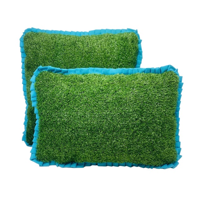 The Minted Monkey Turf Pillows - Artificial Turf Outdoor Pillows With Turquoise Ruffle Welting - Large Lumbar For Sale - Image 4 of 10