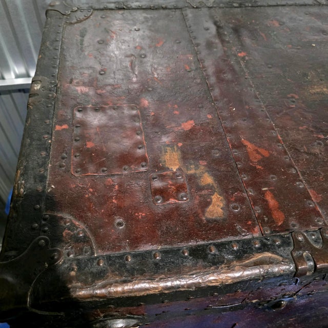 Antique 19th Century Leather [Exterior/Interior] Steamer Trunk For Sale In Washington DC - Image 6 of 8