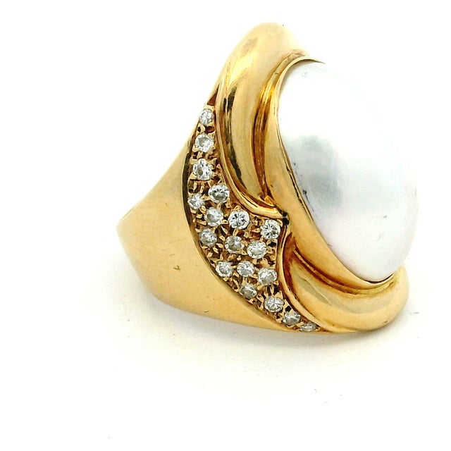 Antique White Vintage Italian 18k Gold Mabe Pearl Diamond Bombe Ring, Size 7 For Sale - Image 8 of 9