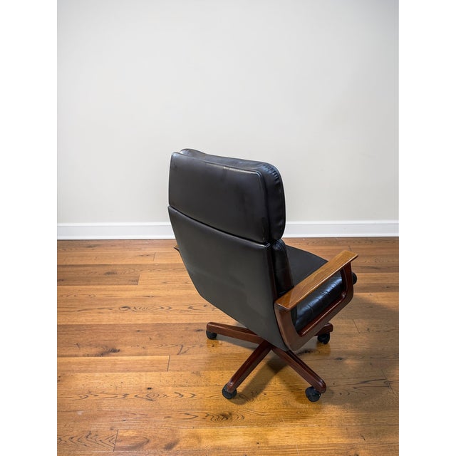 1970s Mid-Century Scandinavian Modern Leather and Teak Swivel Chair, Norway, 1960s-1970s For Sale - Image 5 of 18