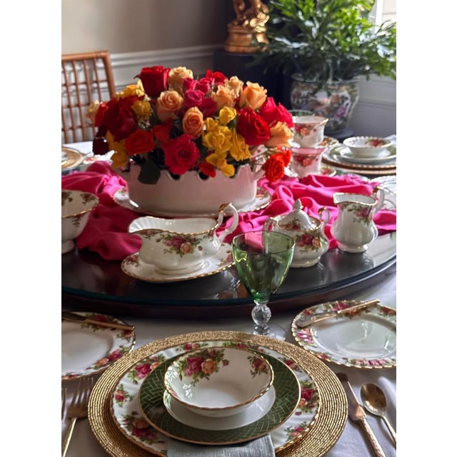 English Vintage Royal Albert Old Country Roses Dinner Plates - Set of 8 For Sale - Image 3 of 12