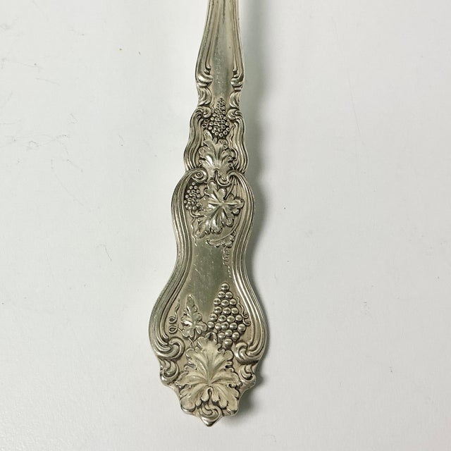1900 - 1909 1905 Antique Hollywood Regency Neoclassical Silverplated Scalloped Shell Grape Cluster Serving Spoon For Sale - Image 5 of 12