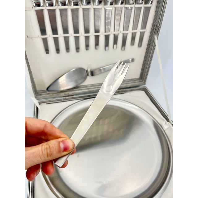 Metal Minimalist Dessert Forks, Plate and Dessert Scoop by Carl Auböck for Morinox, 1950s, Set of 14 For Sale - Image 7 of 9