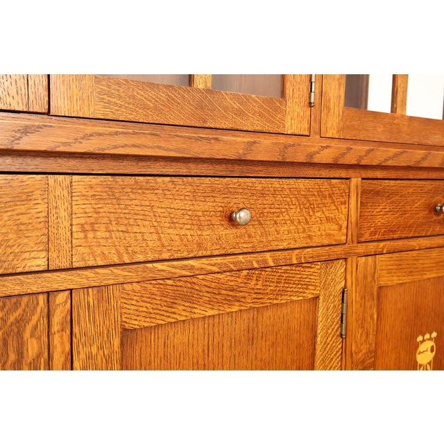Stickley Mission Collection Oak Harvey Ellis Inlaid China Cabinet For Sale - Image 14 of 18