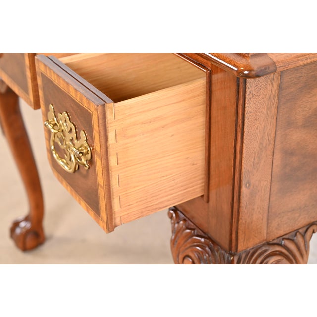 Wood Councill Furniture Chippendale Banded Mahogany Lowboy Dressing Table or Entry Table For Sale - Image 7 of 12