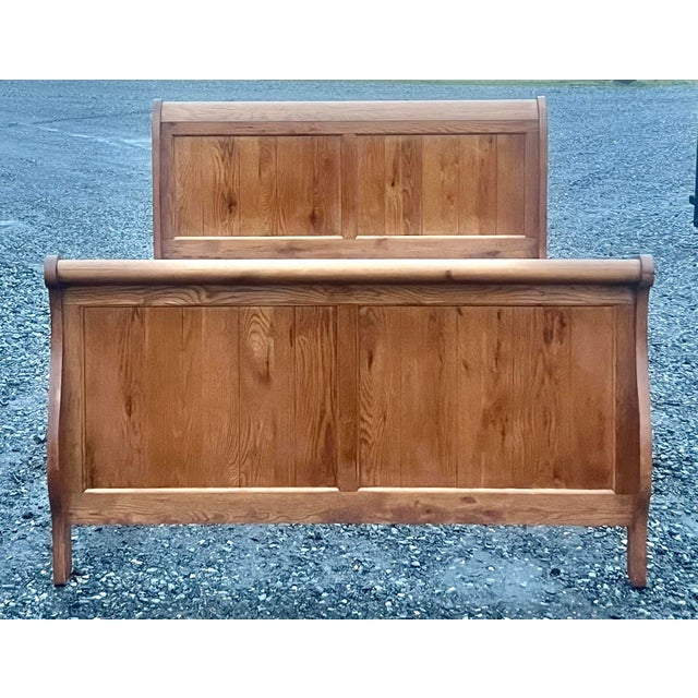 Broyhill Attic Heirlooms Made in Usa Sleigh Bed Queen Size Chairish