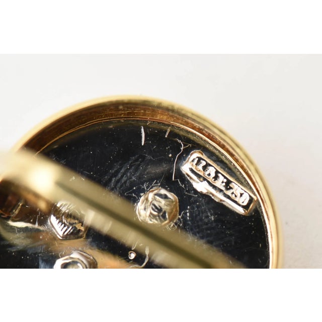 1980s Modernist Sapphire, Ruby, Emerald and 18 Karat Yellow and White Gold Dome Ring Size 5.75 For Sale - Image 9 of 9