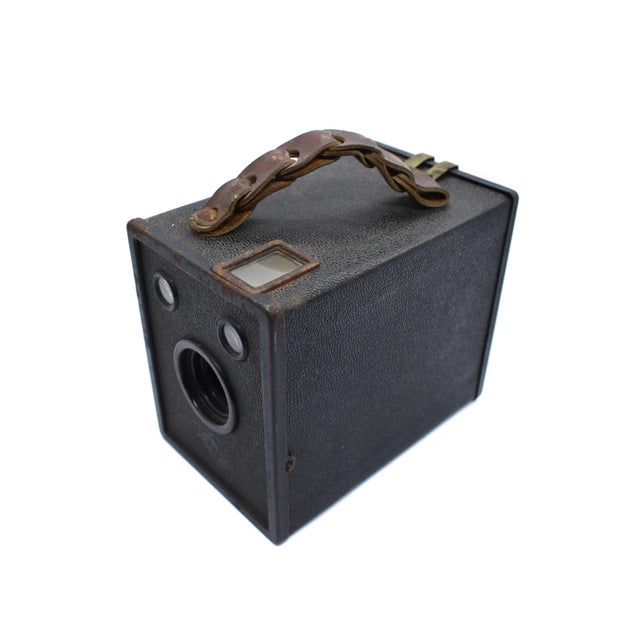 Evoke the golden age of analog photography with this striking 1930s Agfa Ansco box camera. A beautiful example of early...