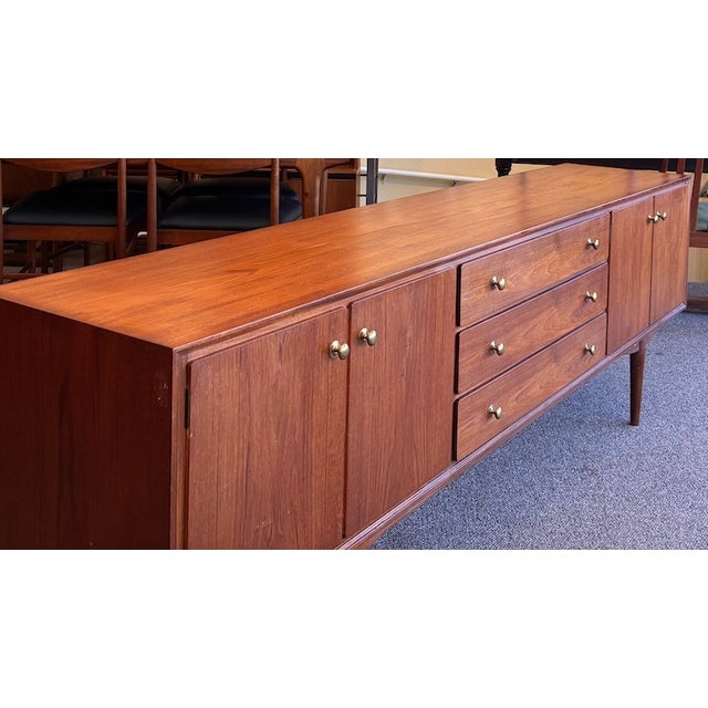 Mid-Century Modern European Mid Century Modern Teak Credenza by Everest of Long Eaton, Nottingham, Uk c.1960 For Sale - Image 3 of 9