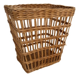 Example of Wastebaskets and Trashcans
