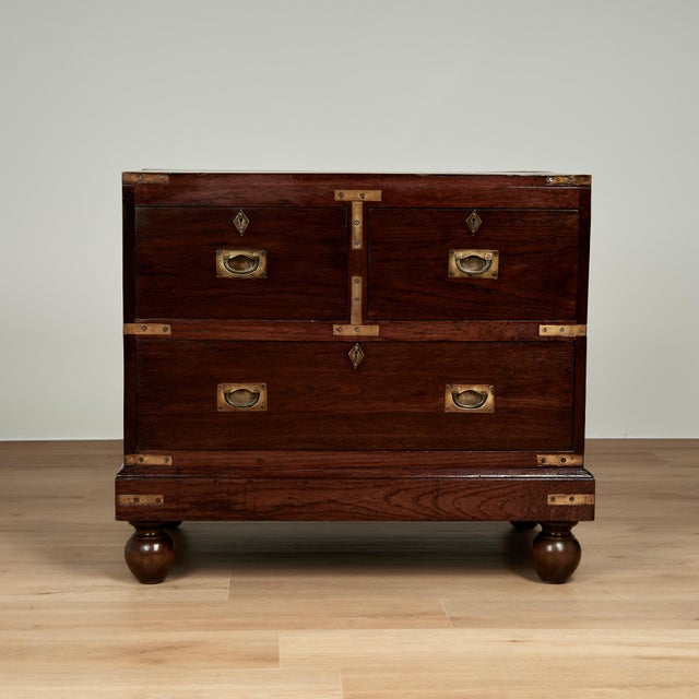 Impressive pair of Anglo Indian three drawer stands crafted in rosewood with dramatic lush grains, campaign brass hardware...