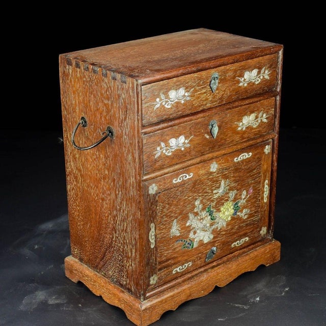 1990s Vintage Rosewood Jewelry / Vanity Chest With Mother-of-Pearl Bird-and-Flower Inlay For Sale - Image 5 of 8