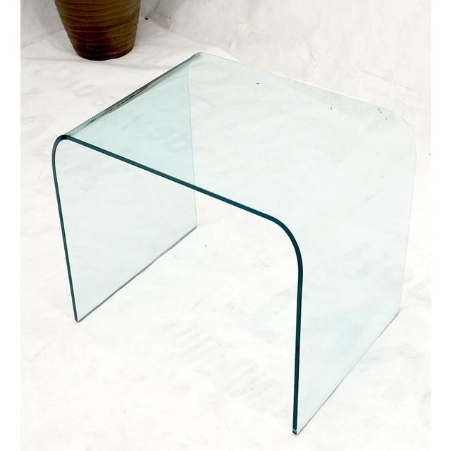 Italian Mid-Century Modern bent lucite end table stand.