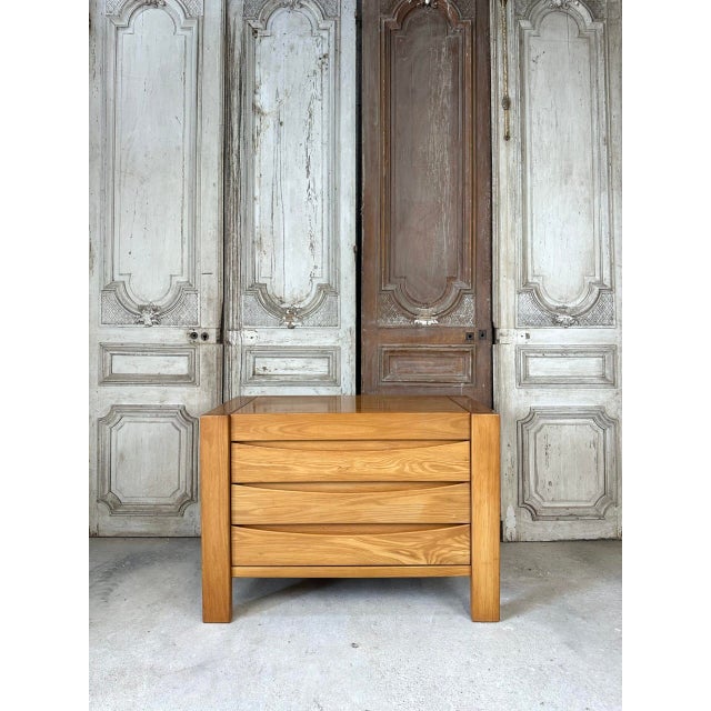 Regain-style chest of drawers in solid elm, circa 1980-90. The front opens to reveal three rows of drawers with slightly...