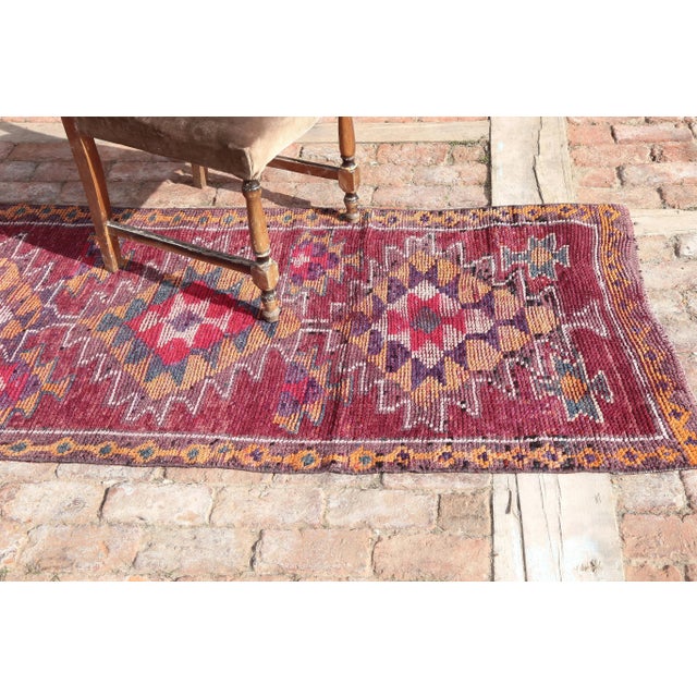 1950's Vintage Herki Hand-Knotted Hallway Runner Rug - 2′8″ × 11′9″ For Sale - Image 6 of 12