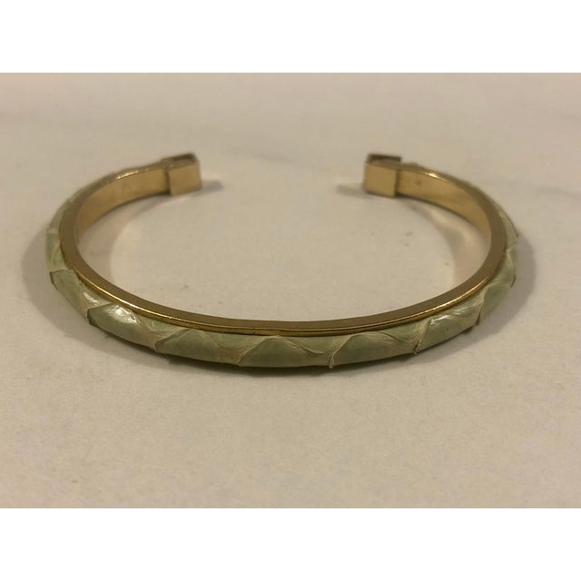 1980s Celery Green Snakeskin Gold Bangle Bracelet For Sale - Image 4 of 6