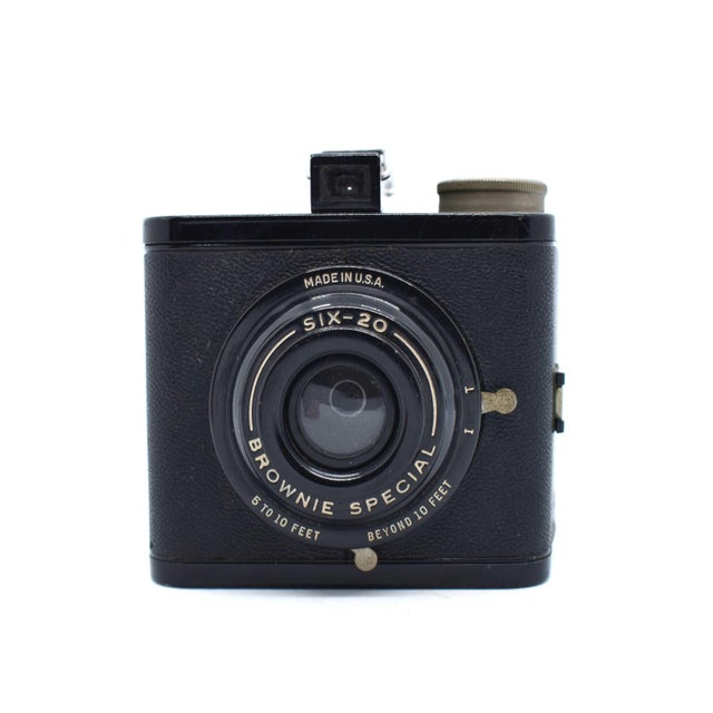 Art Deco Early 20th Century Kodak Six-20 Brownie Special Box Camera For Sale - Image 3 of 10